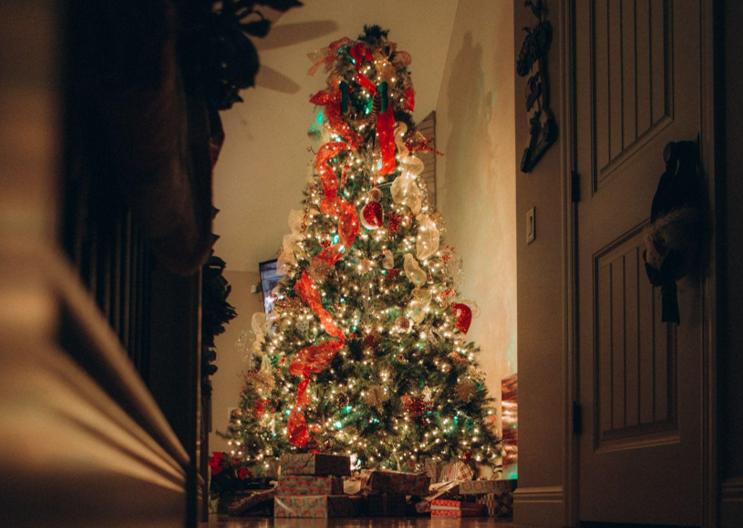 Experience the Magic of the Holidays with Beautiful Prelit Christmas Trees