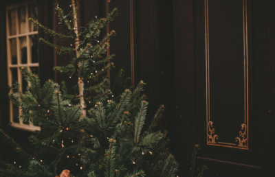 The Benefits of Artificial Christmas Trees: A Stress-Free Holiday Season for a Perfect Smile