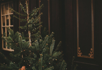 The Benefits of Artificial Christmas Trees: A Stress-Free Holiday Season for a Perfect Smile